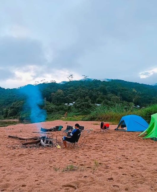 Tour cắm trại bên bờ suối Măng Đen